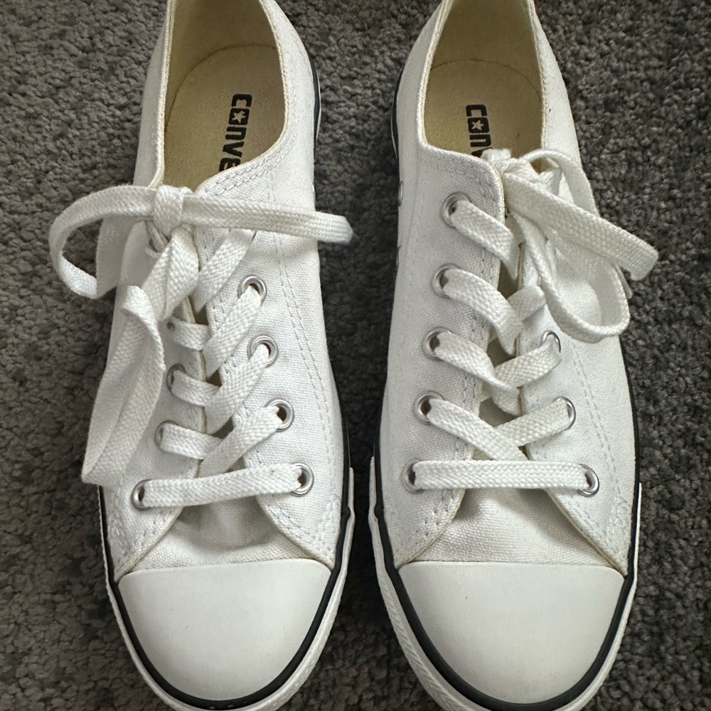 Converse chuck Taylor all star sneakers.